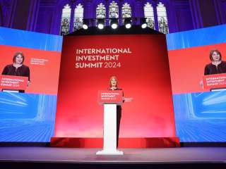 UK chancellor unveils AI-driven national wealth fund to boost investment in clean energy