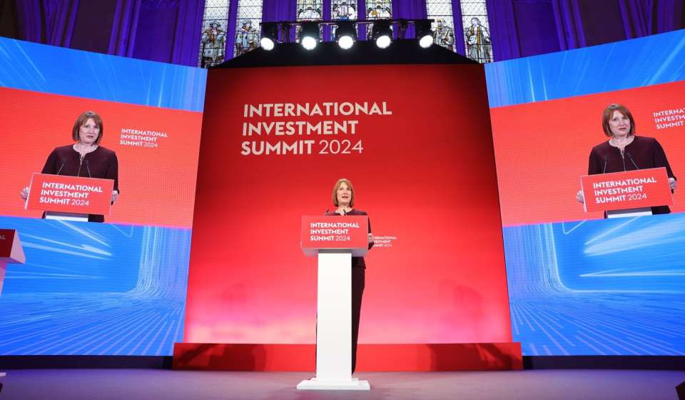 UK chancellor unveils AI-driven national wealth fund to boost investment in clean energy