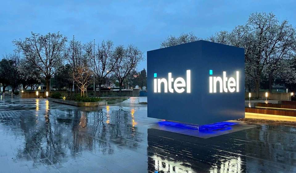 Intel rebuffs ARM's bid for product division amid takeover speculation