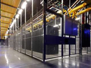 REIT Equinix sees divergent trends in stock performance and analyst ratings