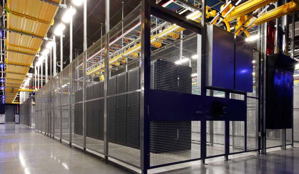 REIT Equinix sees divergent trends in stock performance and analyst ratings