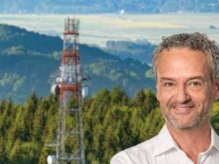 TELUS forms Canada's largest towerco, sells 49.9% to La Caisse