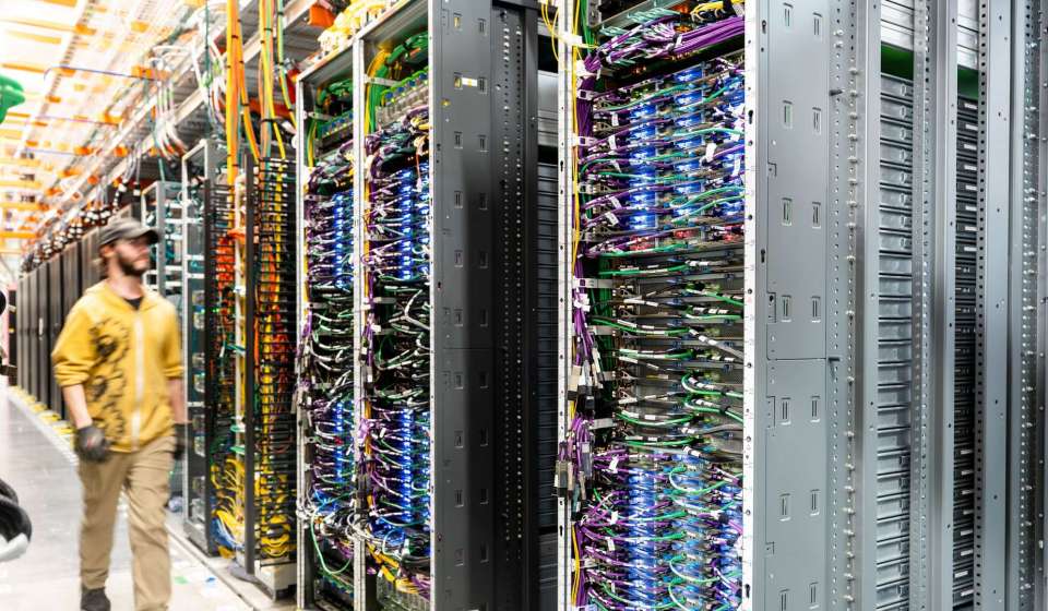 AWS, Microsoft reportedly weigh shifting Middle East workloads to India, Singapore
