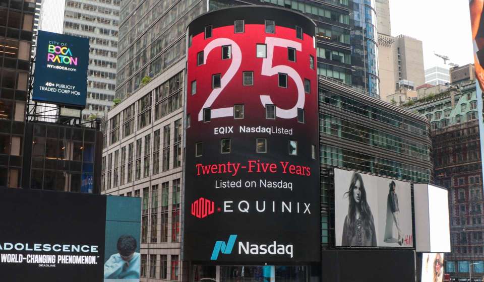 Major funds rebalance stakes in Equinix amid ongoing analyst support