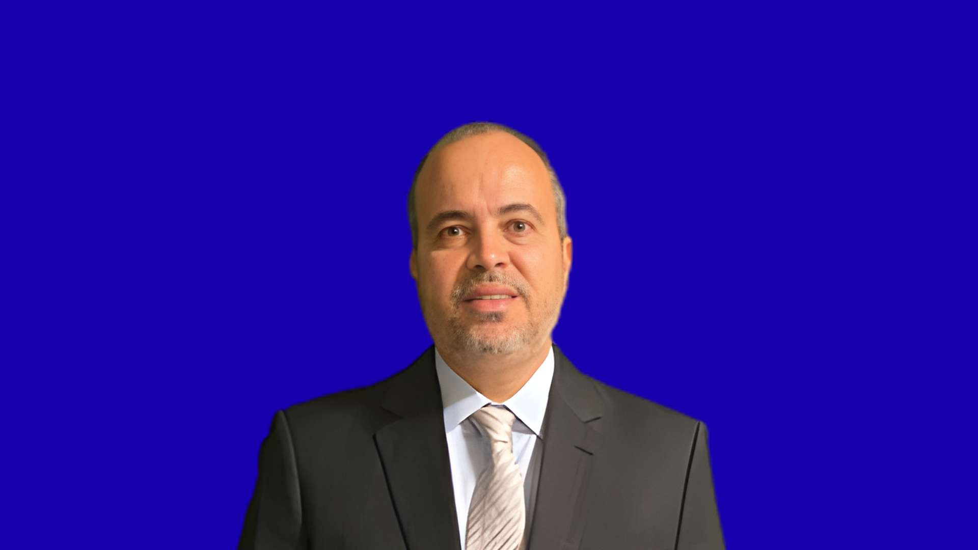 Clayton Malheiros in blue background