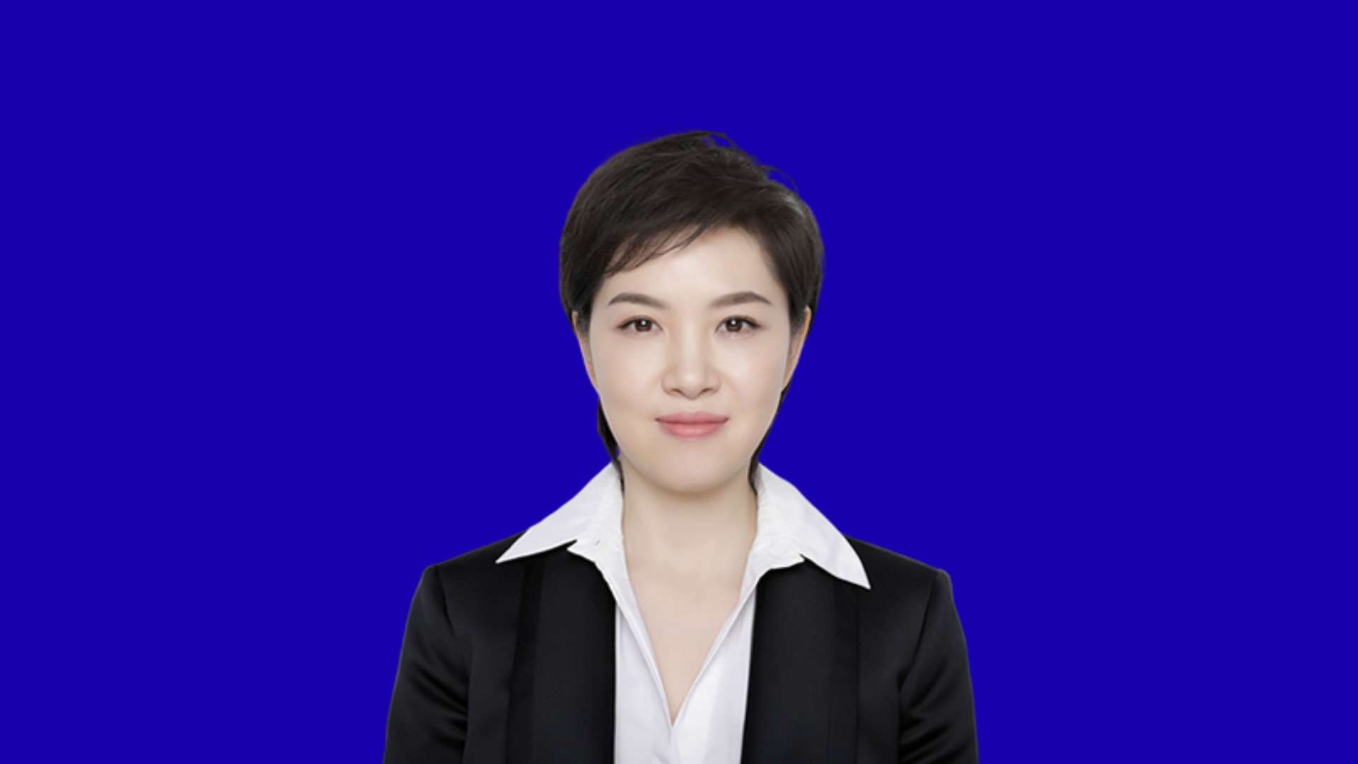 Zoe Zhuang in blue background